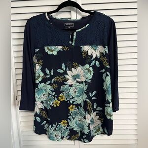 Beautiful navy top
